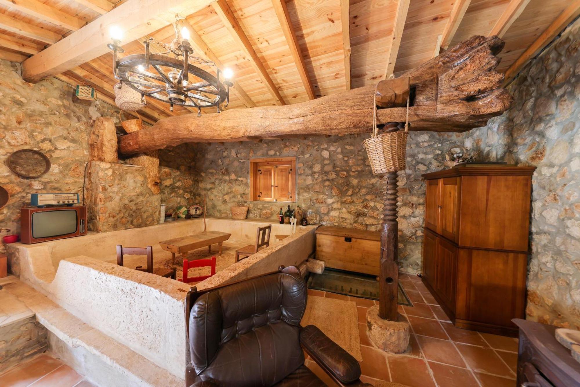 Renovated Wine Press House - With Pool Villa Porto de Mós Dış mekan fotoğraf